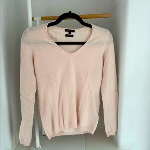 100% Cashmere V-neck sweater